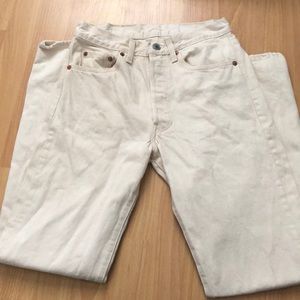 White Levi’s 501